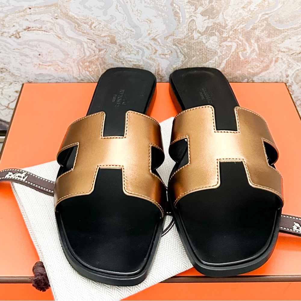 New! Hermes Oran Vert Bronze Flat Sandal - Picture 2 of 11
